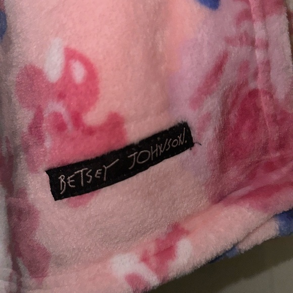 BETSEY JOHNSON TWIN xl ULTRA SOFT PLUSH BLANKET - Picture 8 of 14